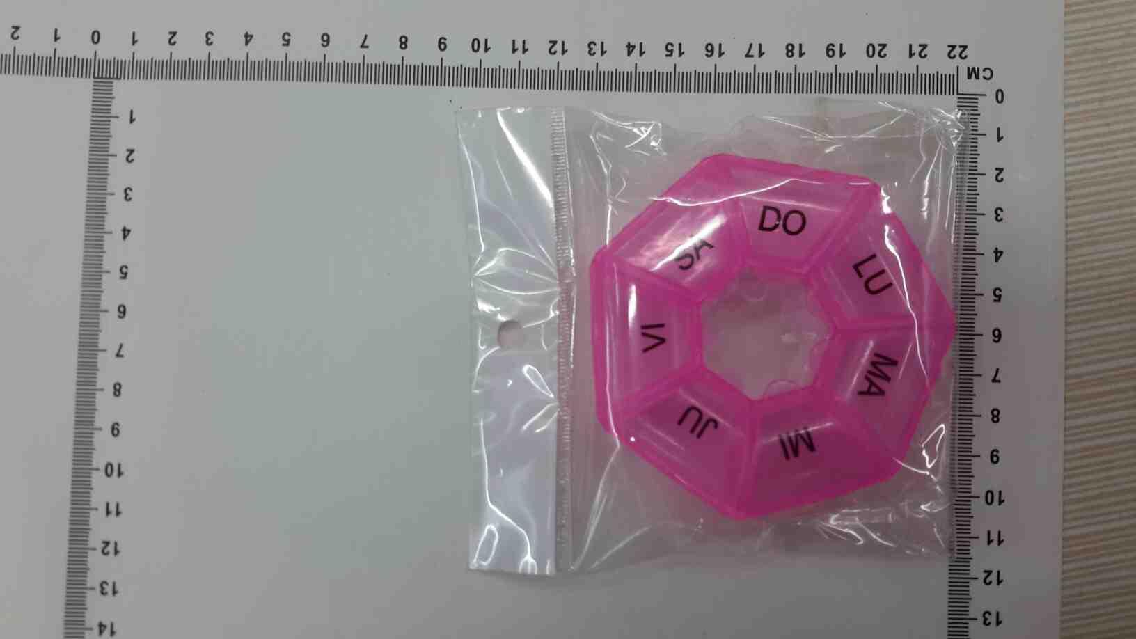 021 PASTILLERO DE PLASTICO 8.5X2 CM