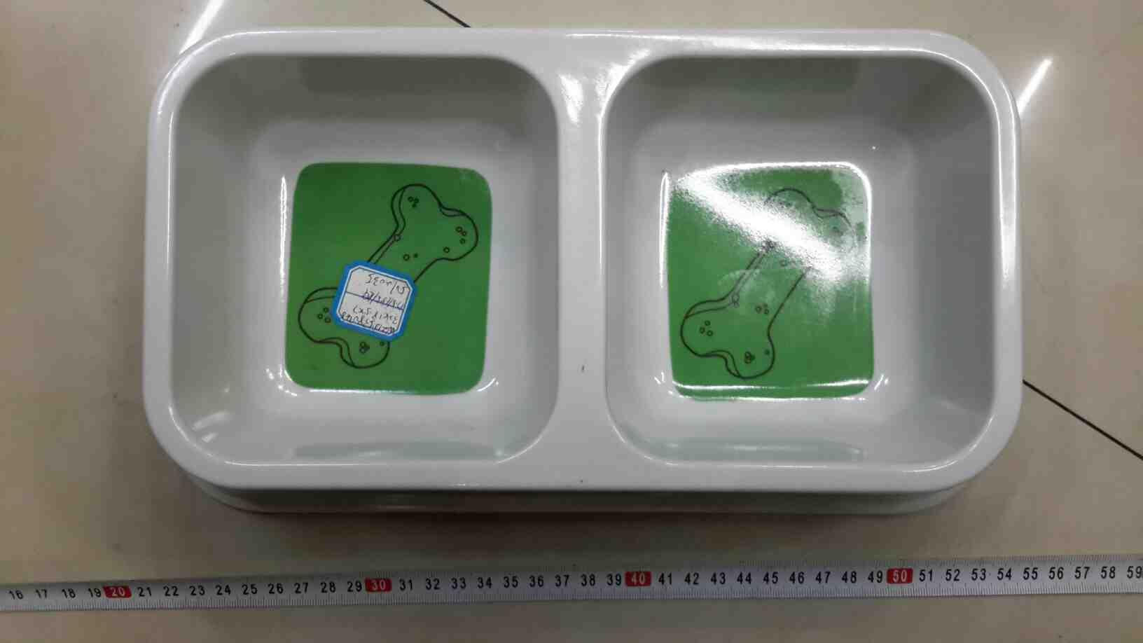 PLATO PARA MASCOTA X 2 CUADRADO 29CM X 32CM X7CM 322G