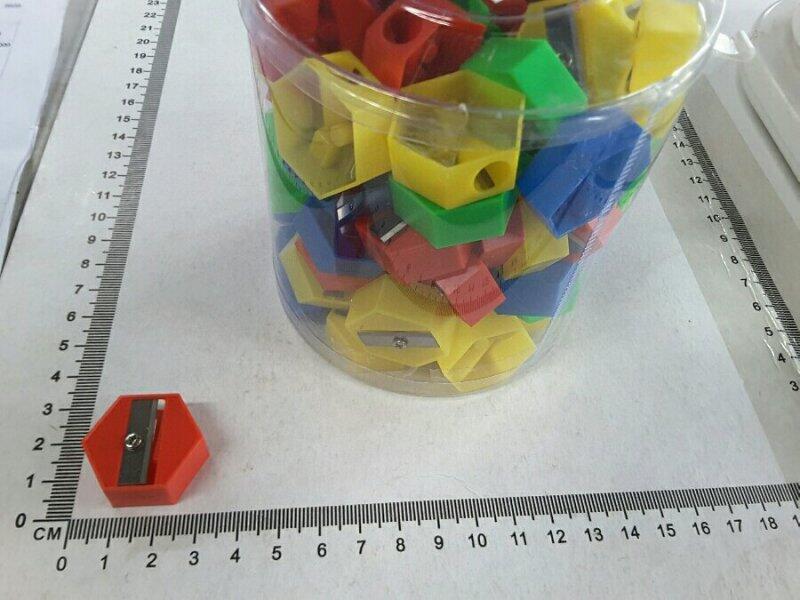 SACAPUNTA REKORD X72PCS TARRO PVC 4 COLORES STICKER REKORD 9.5X5CM MODELO A